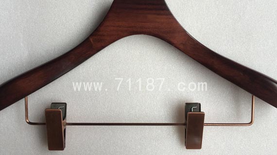 下夾款實(shí)木衣架-森禾衣架-嚴(yán)米衣架.jpg